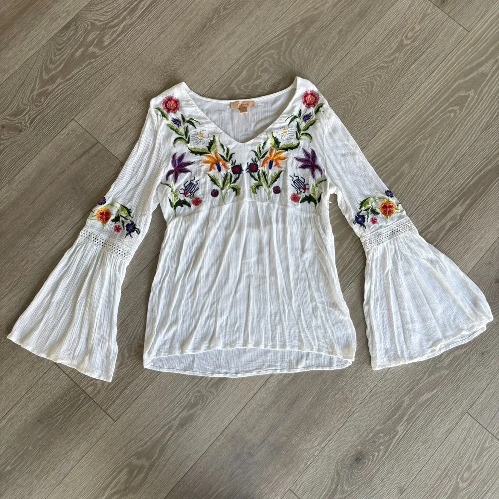 Kyra Anthropologie Womens White Embroidered Flower Bell Sleeve Top Size L - Picture 2 of 16